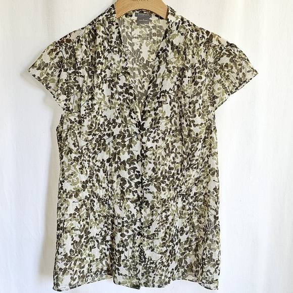 Ann Taylor Flutter Cap Sleeve Green Leaf Print Chiffon Blouse - Picture 1 of 14